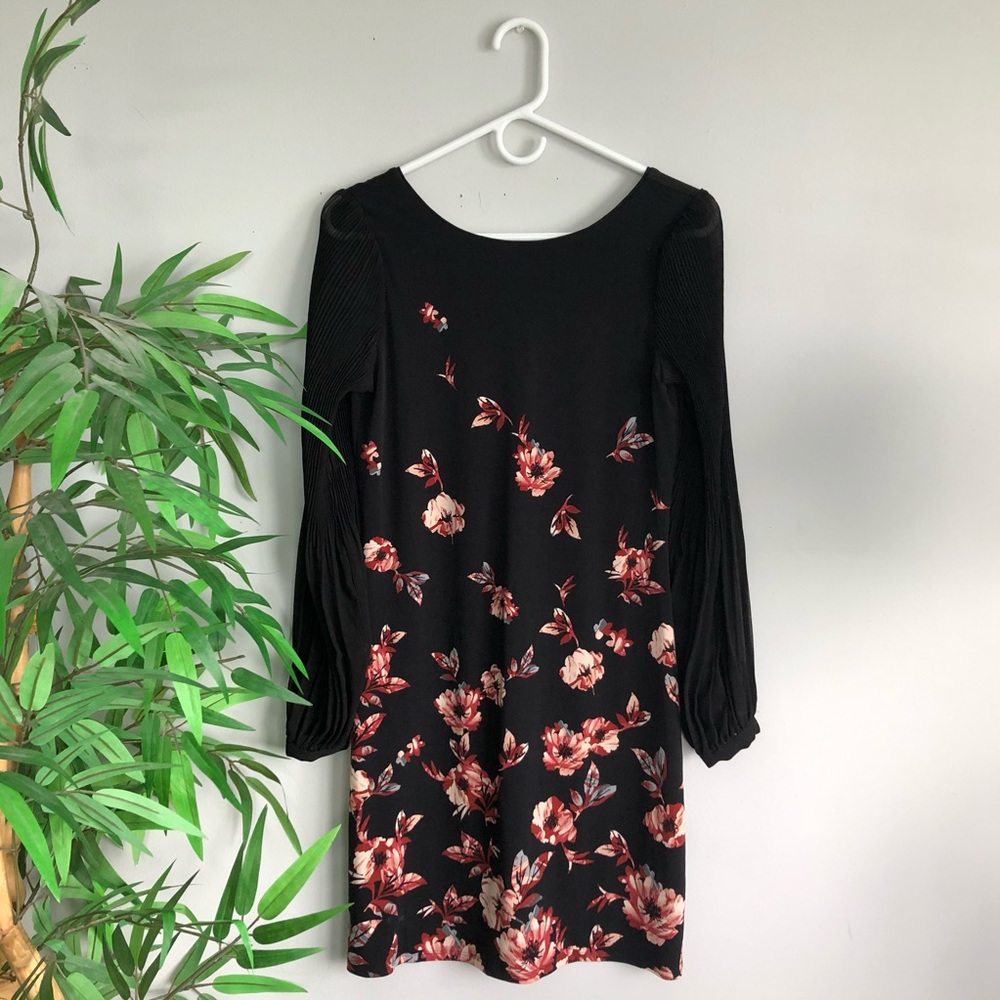 White House Black Market Pleat-Sleeve Shift Dress Size XS - Picture 4 of 10